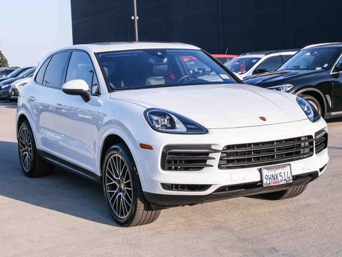 Used 2022 Porsche Cayenne AWD/4WD image 3