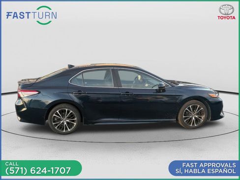 Used 2020 Toyota Camry SE image 3