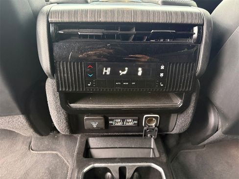 Used 2024 Jeep Wagoneer Series II w/ Flexible Seating Group image 28