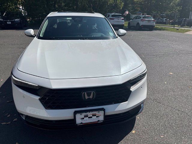 Used 2025 Honda Accord Touring image 2