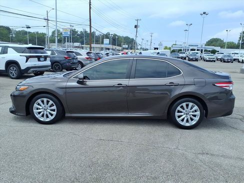 Used 2018 Toyota Camry LE w/ Convenience Package FWD image 7