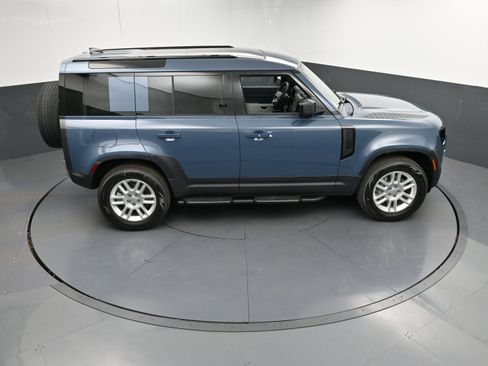 Used 2025 Land Rover Defender 110 S image 35