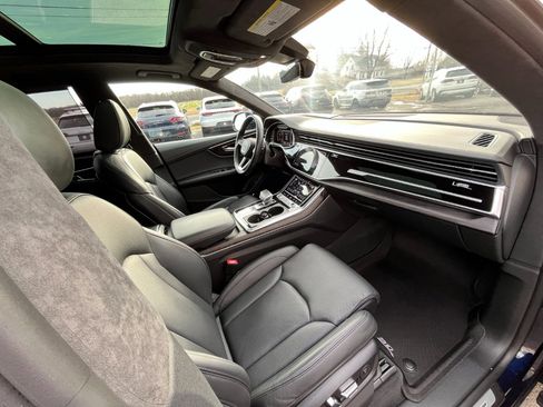 Used 2022 Audi Q8 Prestige image 32