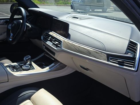 Used 2019 BMW X7 xDrive50i w/ Dynamic Handling Package AWD/4WD image 28