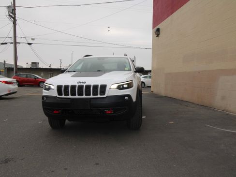 Used 2019 Jeep Cherokee Trailhawk image 19