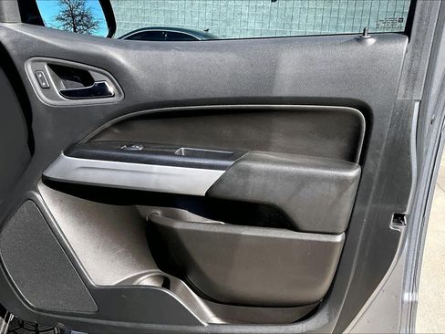 Used 2022 Chevrolet Colorado LT w/ Safety Package image 15