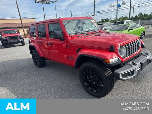 Used 2025 Jeep Wrangler Unlimited Sahara w/ Safety Group AWD/4WD image 5