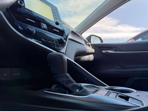 Used 2022 Toyota Camry LE FWD image 22