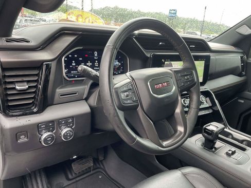 Used 2023 GMC Sierra 1500 AT4 w/ AT4 Premium Package AWD/4WD image 8