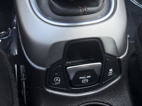 Used 2020 Jeep Compass Latitude AWD/4WD image 21