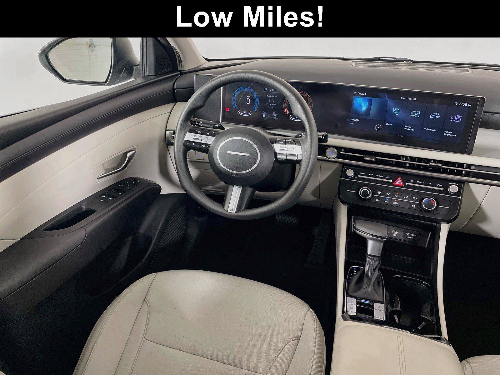 Used 2025 Hyundai Tucson SE AWD/4WD image 2