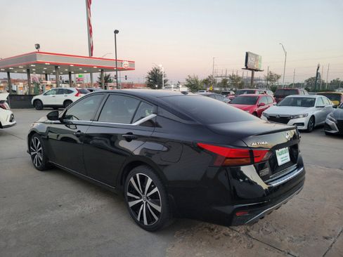 Used 2020 Nissan Altima 2.5 SR w/ Premium Package image 6