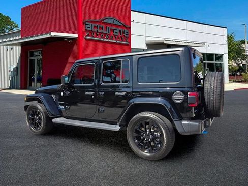 Used 2023 Jeep Wrangler Unlimited Sahara w/ Cold Weather Group AWD/4WD image 3
