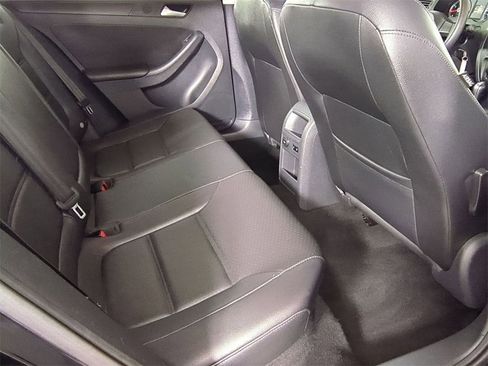Used 2014 Volkswagen Jetta SE image 23