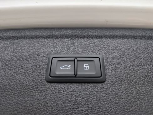 Used 2021 Audi Q5 Premium image 27