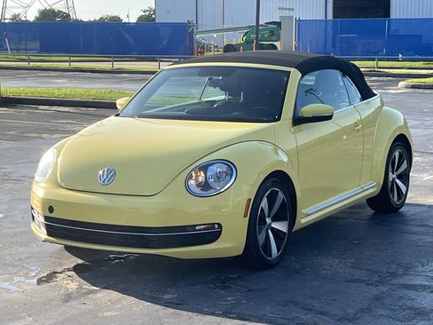 Used 2013 Volkswagen Beetle TDI FWD image 5