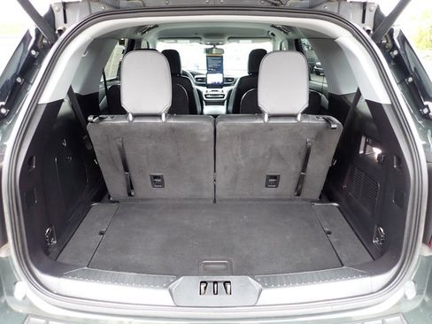 Certified 2022 Ford Explorer XLT w/ Equipment Group 202A image 5