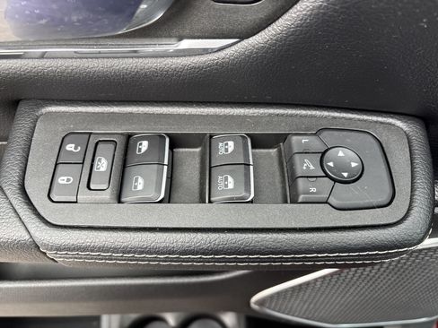 Used 2025 RAM 1500 Laramie w/ Sport Appearance Package AWD/4WD image 16