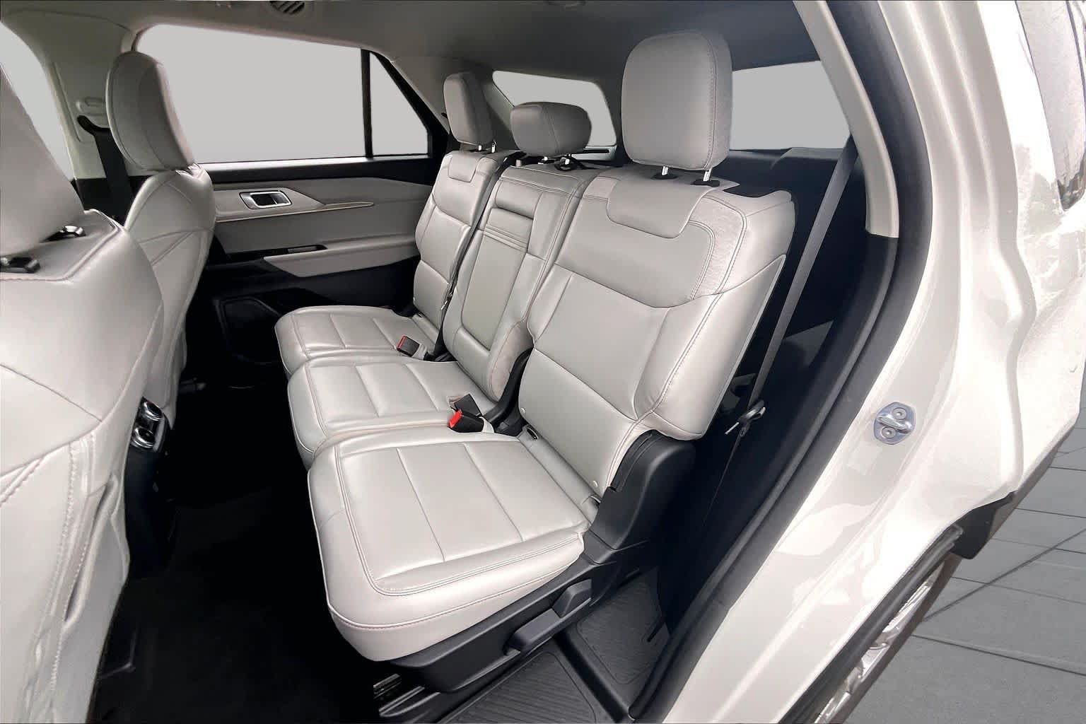 Used 2025 Ford Explorer Active w/ Active Comfort Package AWD/4WD image 20