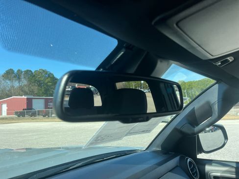 Used 2020 Toyota Tacoma TRD Sport image 32