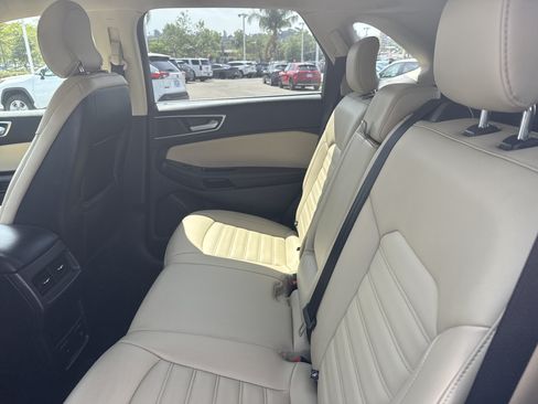 Used 2019 Ford Edge SEL FWD image 13