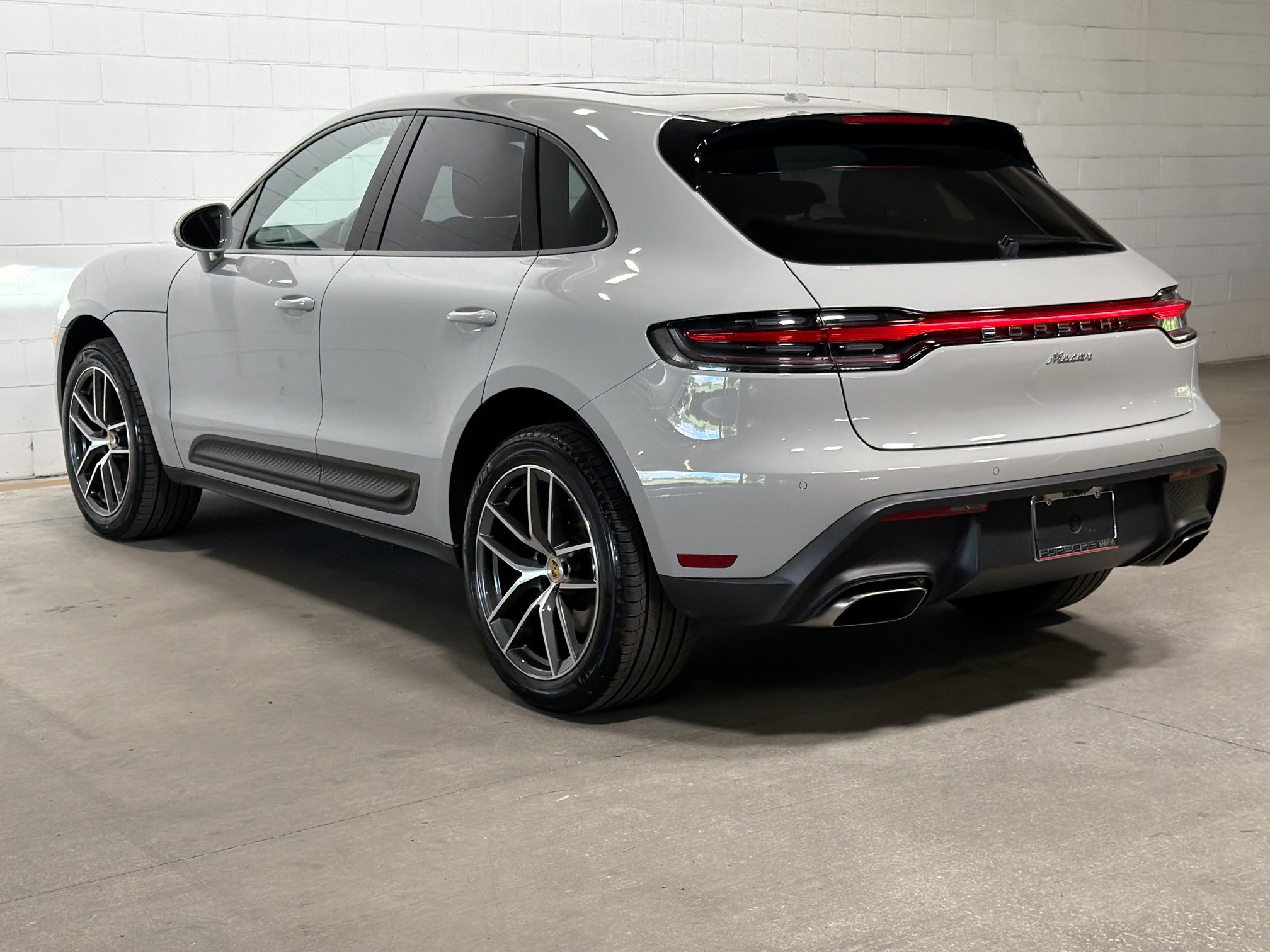 Certified 2026 Porsche Macan AWD/4WD image 3