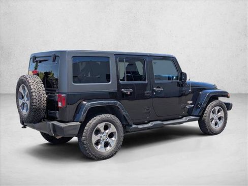 Used 2017 Jeep Wrangler Unlimited Sahara AWD/4WD image 5