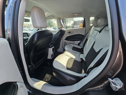 Used 2019 Jeep Compass Latitude w/ Cold Weather Group FWD image 22