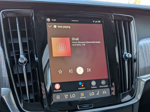 Used 2023 Volvo V90 B6 Cross Country Ultimate w/ Climate Package image 19