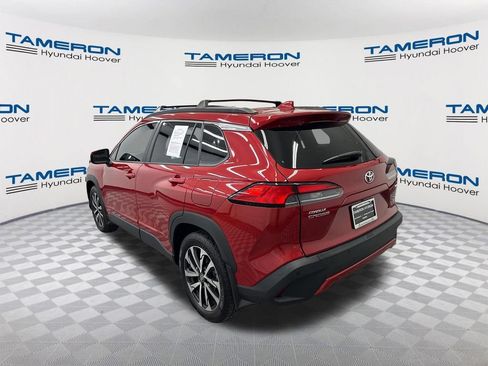 Used 2024 Toyota Corolla Cross XLE FWD image 3