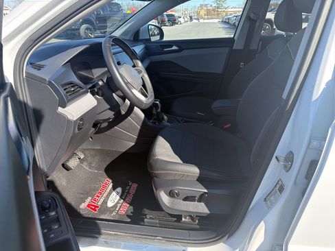 Used 2024 Volkswagen Taos SE image 12