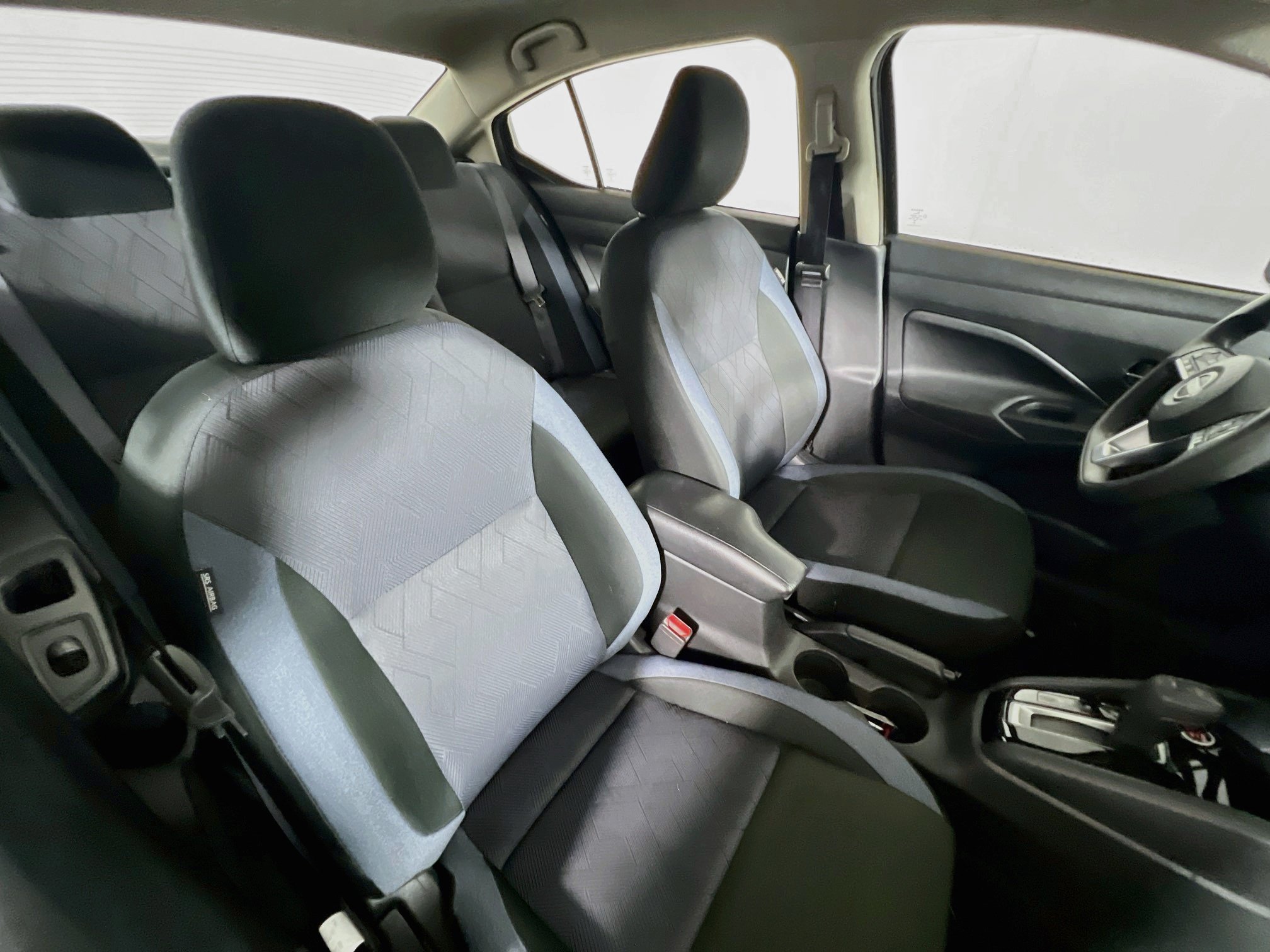 Used 2024 Nissan Versa SV FWD image 29