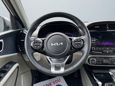 Used 2025 Kia Soul LX w/ LX Technology Package image 12