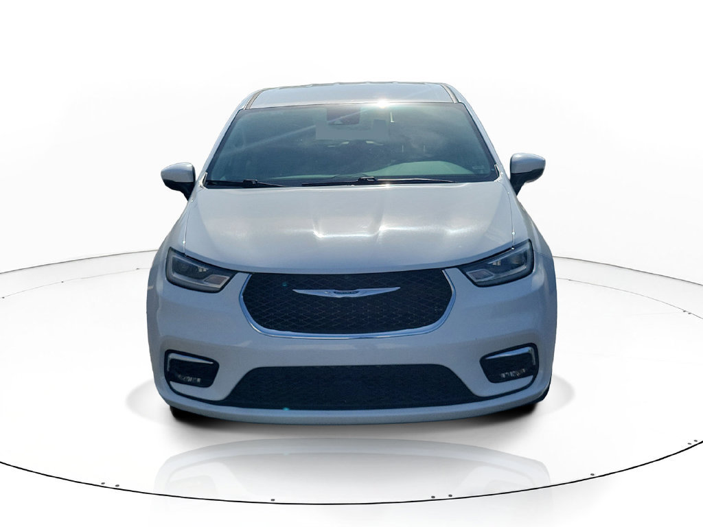 Used 2023 Chrysler Pacifica Touring-L FWD image 2