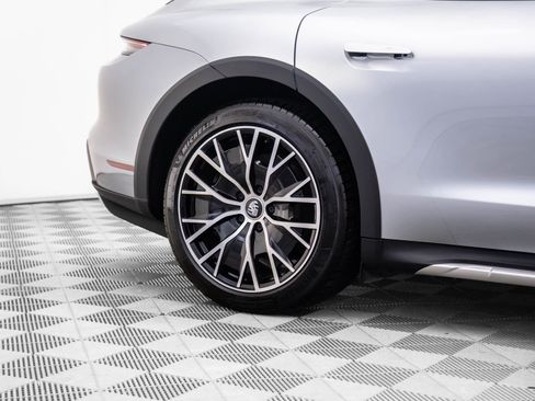 Certified 2022 Porsche Taycan 4 Cross Turismo image 34