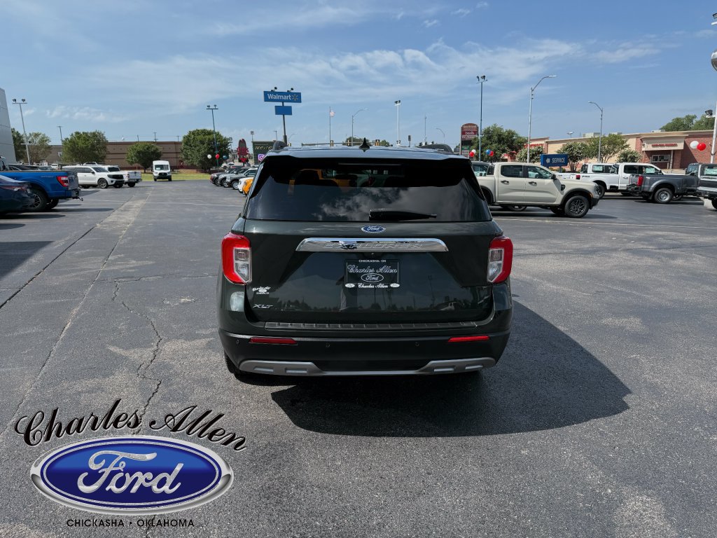 Used 2024 Ford Explorer XLT w/ Equipment Group 202A RWD image 4