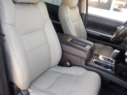 Used 2014 Toyota Tundra Limited w/ Limited Premium Package image 30