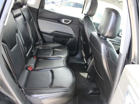 Used 2022 Jeep Compass Latitude image 11