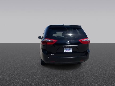 Used 2020 Toyota Sienna L FWD image 8