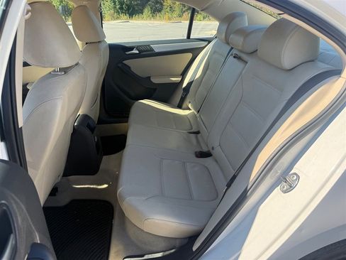 Used 2013 Volkswagen Jetta SE image 17
