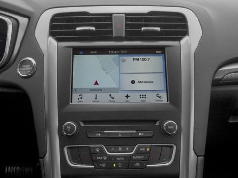 Used 2017 Ford Fusion SE w/ Fusion SE Technology Package image 17