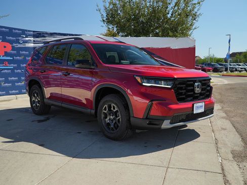 New 2025 Honda Pilot TrailSport image 3