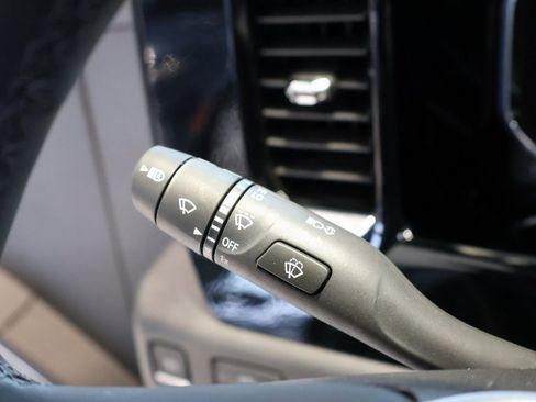 Used 2025 GMC Sierra 1500 Elevation image 17