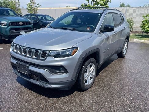Used 2023 Jeep Compass Latitude AWD/4WD image 3