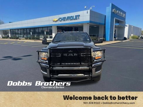 Used 2024 RAM 3500 Tradesman w/ Chrome Appearance Group AWD/4WD image 2