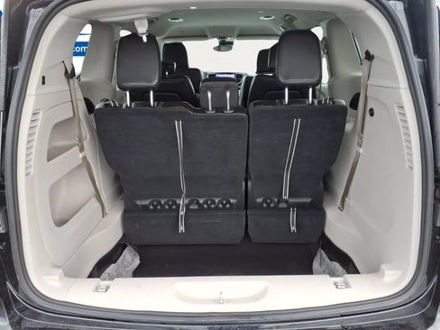 Used 2023 Chrysler Pacifica Touring-L FWD image 24
