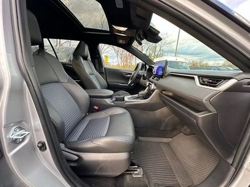 Used 2025 Toyota RAV4 XSE image 32