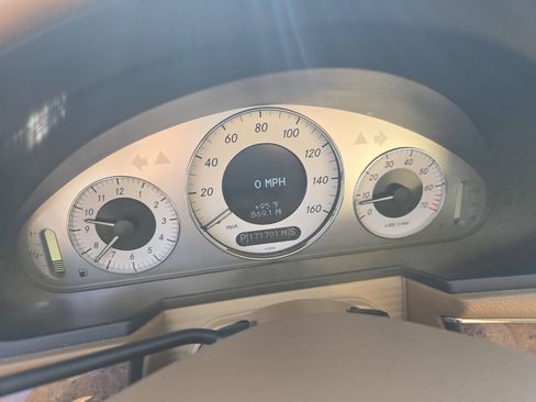 Used 2008 Mercedes-Benz E 350 Sedan image 19