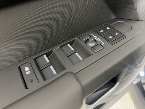 New 2026 Land Rover Defender 110 X-Dynamic SE image 14