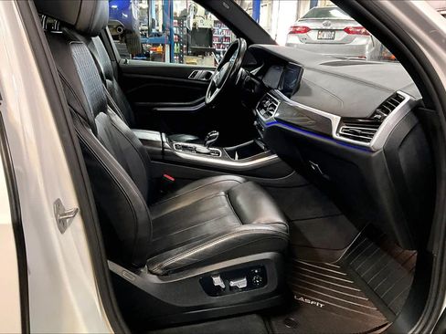 Used 2021 BMW X5 M50i w/ Premium Package image 8